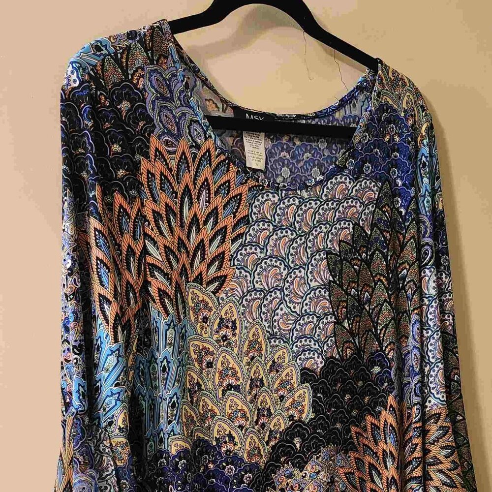 Womens xlg fun Bell sleeved dress